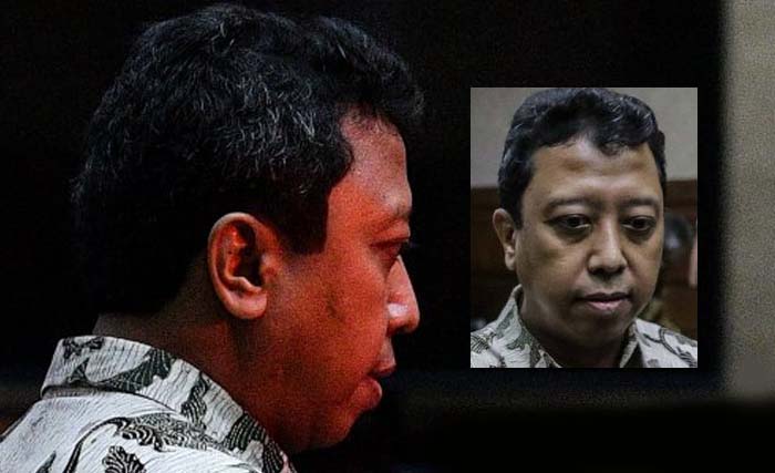 Romahurmuziy atau Rommy saat mendengarkan pembacaan vonis hakim di PN Tipikor Jakarta, Senin pekan lalu. (Foto:Antara)