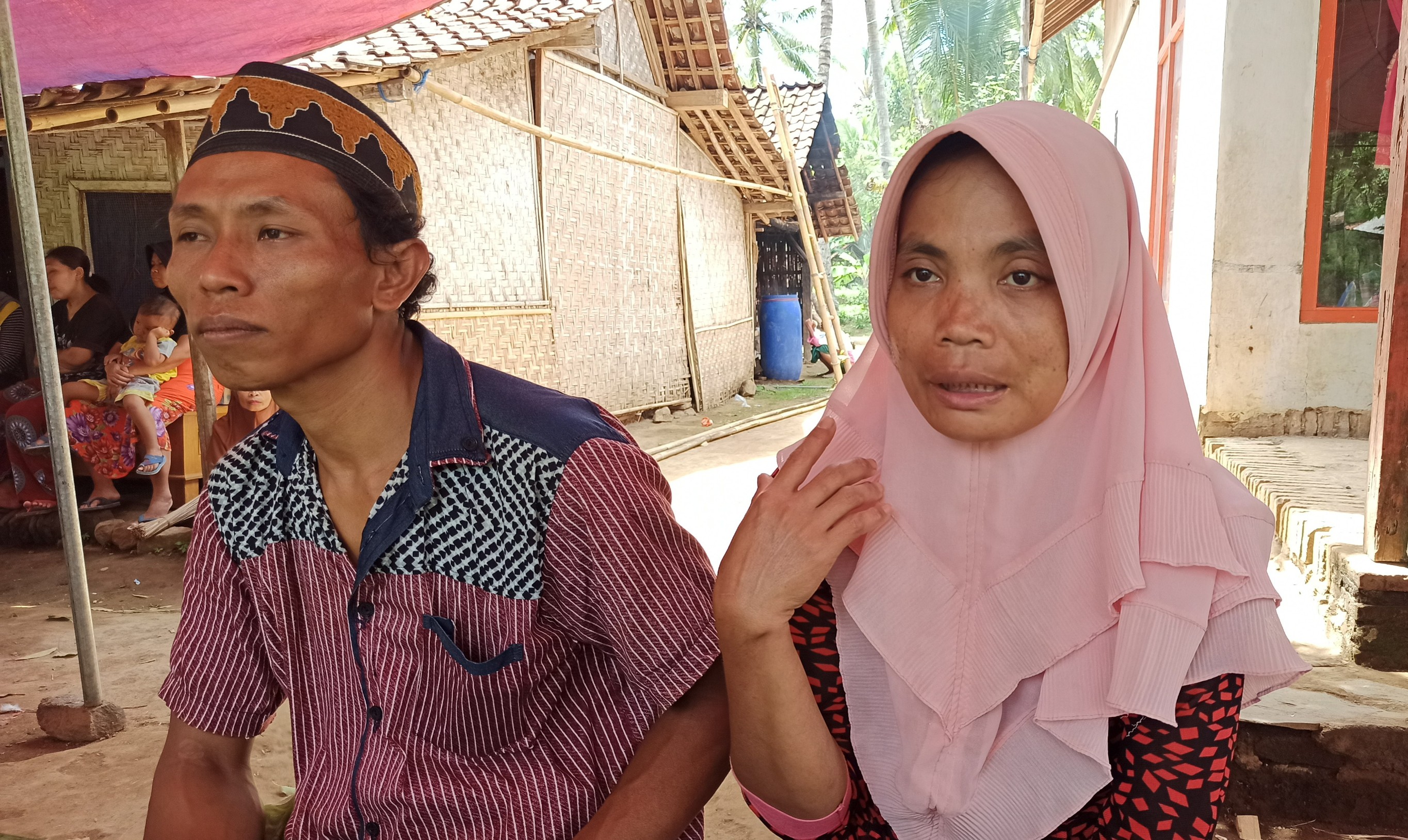 Romli dan Susiama, orang tua Rosidah (Foto: Hujaini/ngopibareng.id)
