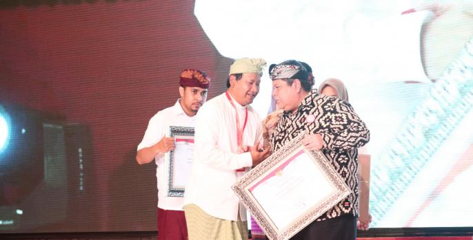 Penghargaan SAKIB dari Kemen PAN-RB diterima Pemkab Pasuruan. (Foto: Dok Humas)