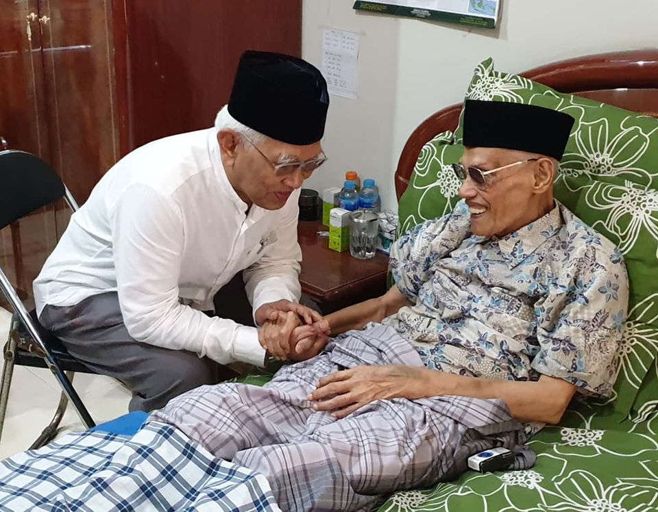 KH A Mustofa Bisri dan KH Ali Yafie di Bintaro Jakarta. (Foto: Istimewa)