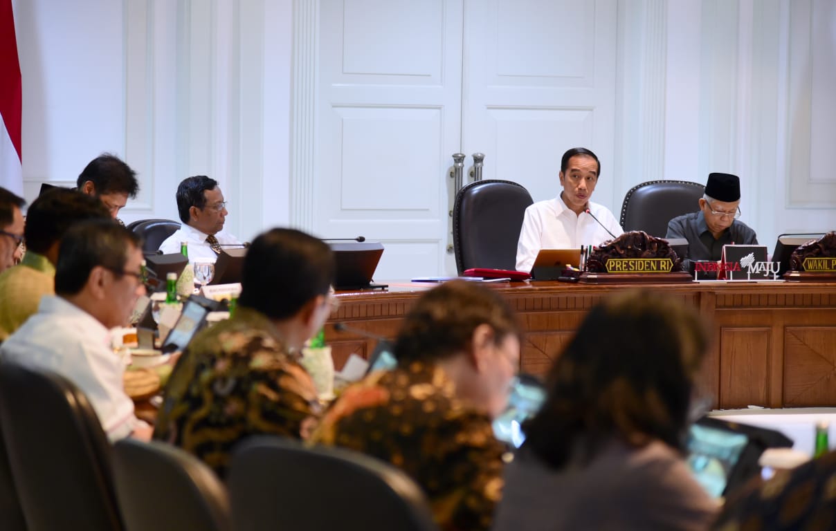 Presiden Jokowi bersama Wapres Ma'ruf Amin memimpin Ratas di kantor preside. Selasa 28 Januari 2020.( foto: BPMI Setpres)