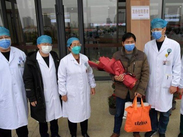 Pasien idap virus corona dirawat di Rumah Sakit Afiliasi Pertama Universitas Nanchang di Nanchang, Provinsi Jiangxi Tiongkok timur, dinyatakan sembuh. (Foto: (Jiang Xiaowei/ SHINE)