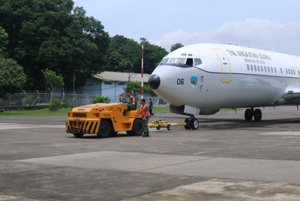  Pesawat jenis Boeing 737 yang akan dipakai untuk mengevakuasi WNI di Wuhan, Cina disiagakan di Skadron Udara 17, Bandara Lanud Halim Perdana Kusuma, Jakarta, Kamis 30 Januari. (Foto: Istimewa)