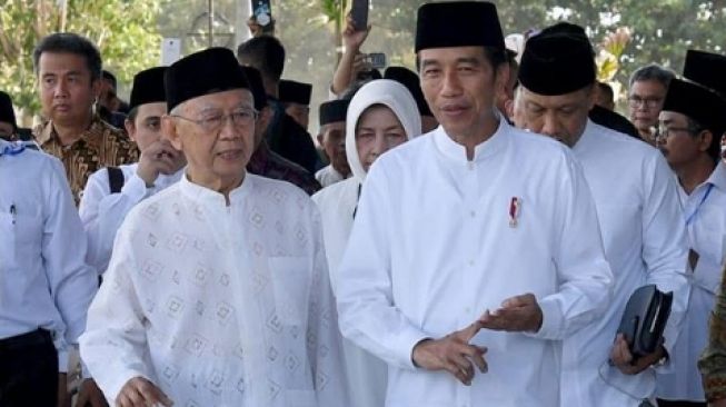 Foto kenangan Presiden Joko Widodo (Jokowi) bersama Gus Sholah. (Foto: Instagram @jokowi)