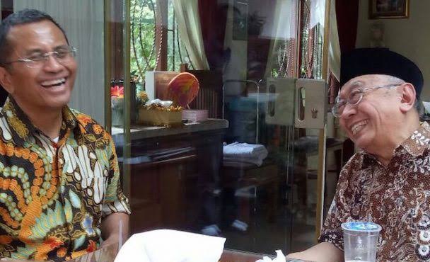 Gus Solah berkunjung ke rumah Dahlan Iskan saat masih sehat. (Foto dokumen Disway)