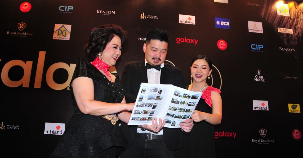 Dari kiri-kanan, Founder Galaxy Property Fenny Gunawan, CEO Galaxy Kennard Nugraha, dan CFO Galaxy Veronica Sutantio di sela-sela Annual Awarding Night Galaxy 2.0 di Westin Pakuwon Mall Surabaya, Kamis, 6 Februari 2020. (Foto: istimewa)