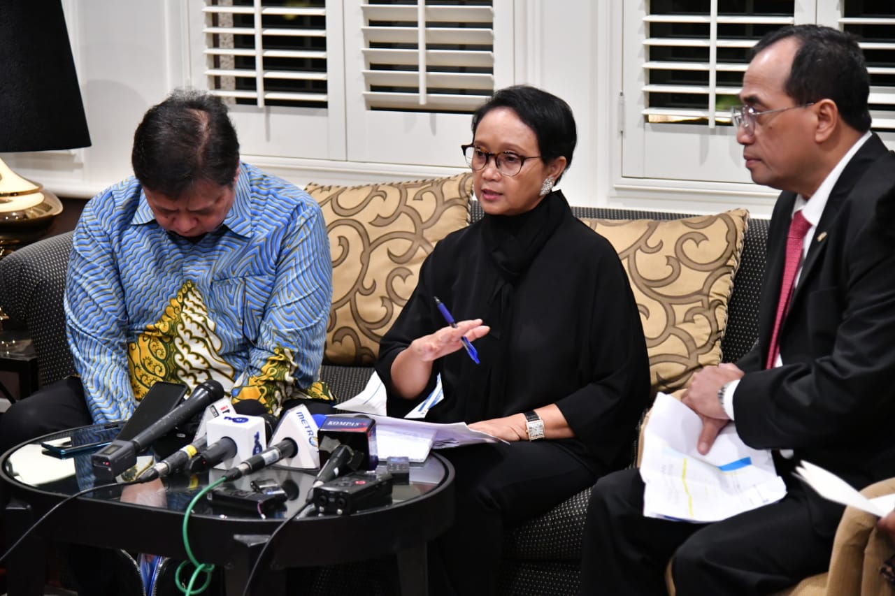 Menteri Luar Negeri (Menlu) RI Retno Marsudi memberikan keterangan pers di Camberra, Minggu 9 Februari 2020. (Foto: Kemenlu)