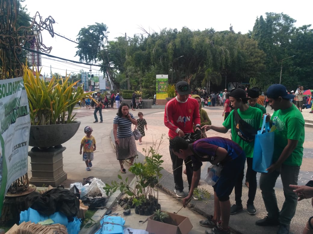 Komunitas Sidoresik di Hari Peduli Sampah. (Foto: Istimewa)
