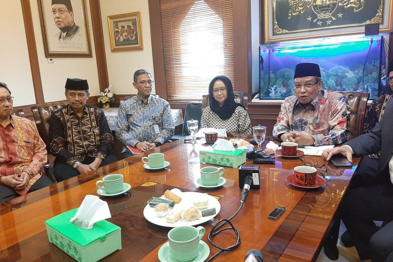 Menlu RI, Retno Marsudi bertemu dengan Ketua Umum PBNU KH Said Agil Siroj di gedung PBNU, Jakarta. (Foto: Antara)