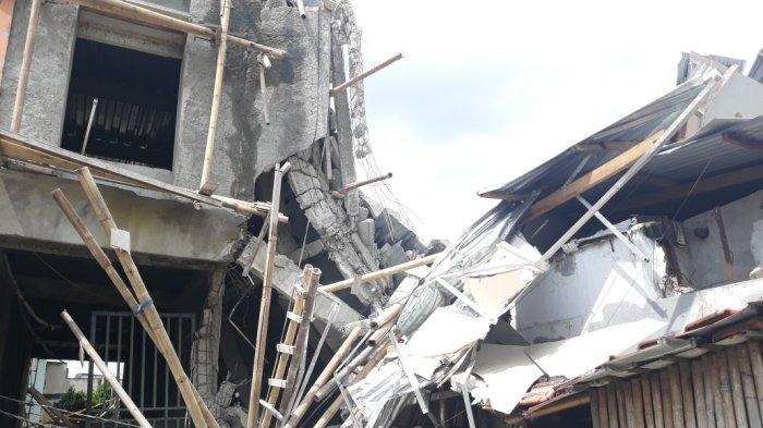 Bangunan roboh saat proses pengecoran di Jalan Pisangan, Jakarta Timur, Selasa 11 Februari 2020. (Foto: Instagram)