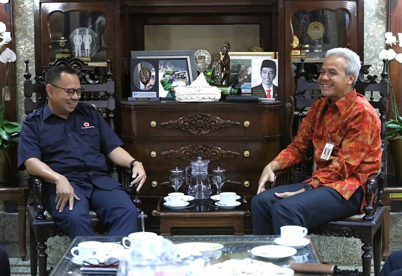 Ganjar Pranowo saat menjamu Sudirman Said, Selasa 11 Februari 2020. (Foto: Humas/Jateng)