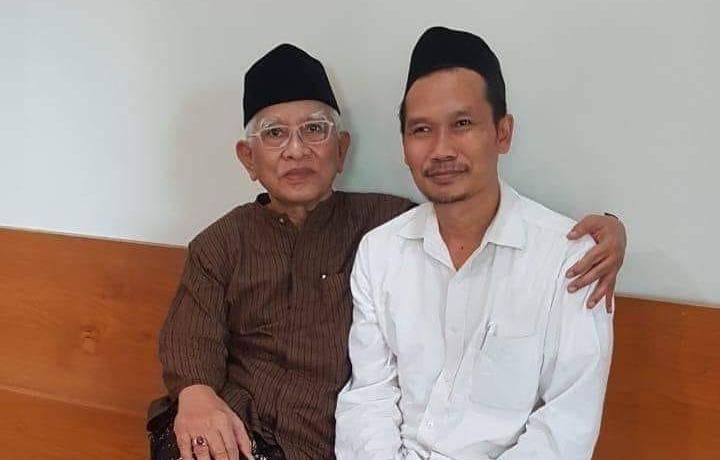 KH Ahmad Bahauddin Nursalim (Gus Baha') saat bersama KH A Musofa Bisri alias Gus Mus. (Foto: Istimewa)