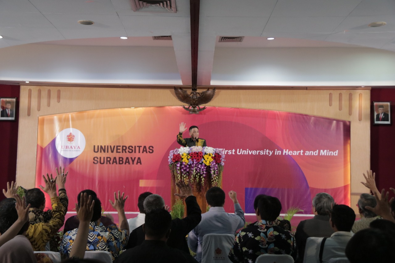 Menteri Koordinator Perekonomian Indonesia Dr.Ir.Airlangga Hartarto ditemui dalam acara peresmian program studi baru Ubaya, Rabu, 12 Februari 2020. (Foto: Pita/Ngopibareng.id