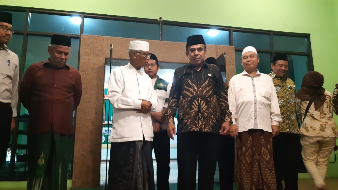 Menag Fachrul Razi disambut para kiai jajaran Pengurus Wilayah Nahdlatul Ulama (PWNU) Jawa Timur. (Foto: M Bisri/Ngopibareng.id)