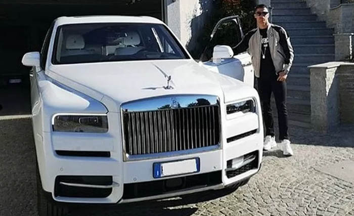 Cristiano Ronaldo dengan Rolls Royce Cullinan miliknya. (Foto:Instagram)