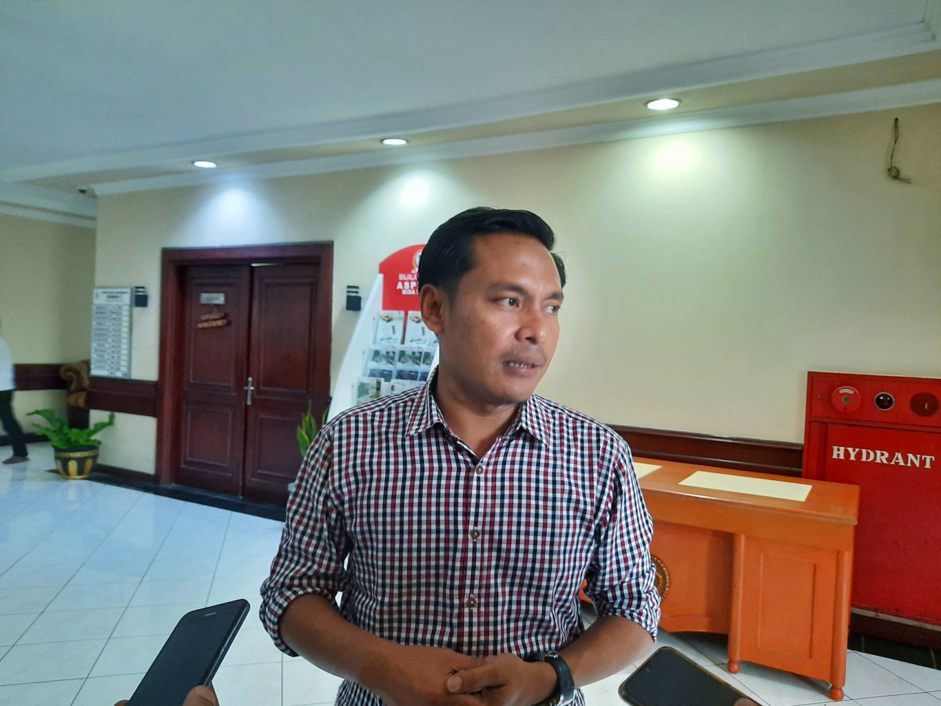 Arif Fathoni saat berbincang di Gedung DPRD Kota Surabaya. (Foto: Alief Sambogo/Ngopibareng.id)