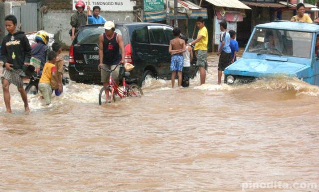 Ilustrasi Banjir di Indonesia (Foto: wri-indonesia.org)