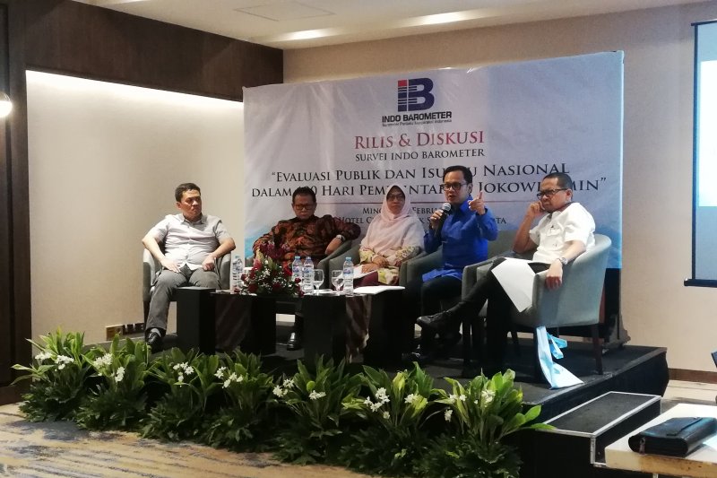 Politikus PAN Bima Arya Sugiarto (kedua dari kanan) saat diskusi "Evaluasi Publik dan Isu-Isu Nasional dalam 100 Hari Jokowi-Amin" di Jakarta, Minggu, 16 Februari 2020. (Foto: Dok/Antara)