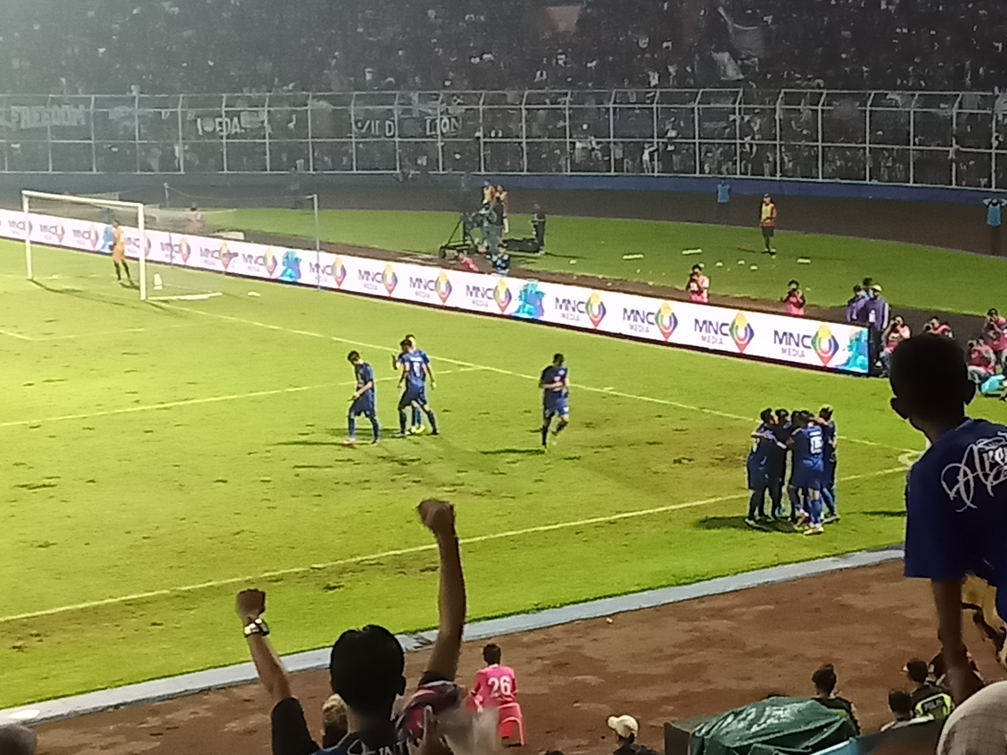 Laga Arema FC kontra Persija Jakarta saat babak penyisihan Grup B Piala Gubernur Jatim (Foto: Lalu Theo/Ngopibareng.id)