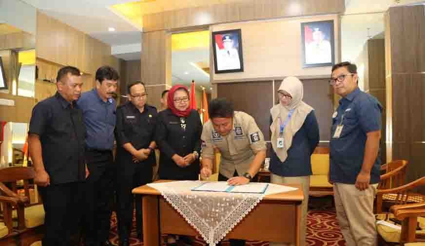 Penandatanganan Kesepakatan Bersama antara Pemerintah Provinsi Sumatera Selatan dengan BPJS Kesehatan. (Foto: Humas/BPJS Kesehatan)