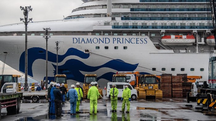 Kapal Pesiar Diamond Princess yang bersandar di Jepang. 3 ABK dari WNI positif tertular virus corona. (Foto: Getty Images)