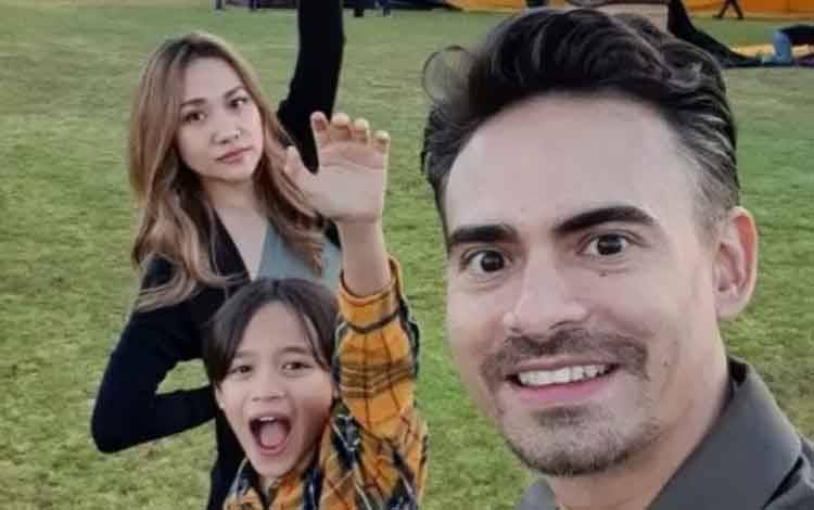 Keluarga Ashraf Sincalir dan Bunga Citra Lestari (BCL) liburan di Melbourne saat liburan Tahun Baru 2020. (Foto: Instagram @ashrafsinclair)