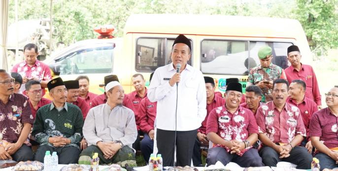 Wakil Bupati Pasuruan KH Mujib Imron memberikan sambutan dalam pembukaan Kendurenmas. (Foto: Dok Humas)