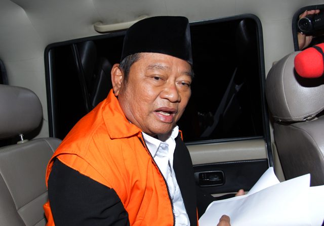 Bupati Sidoarjo nonaktif Saiful Ilah usai diperiksa KPK. (Foto: JP)
