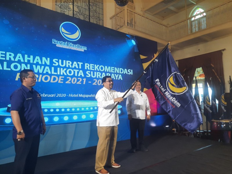 Mantan Kapolda Jatim Machfud Arifin usai menerima rekomendasi Nasdem untuk maju Pilkada Surabaya. (Foto: Alif Sambogo/Ngopibareng.id)