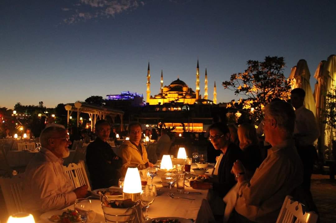 KH Husein Muhammad bersama koleganya ketika berkunjung ke Turki. (Foto: Istimewa)