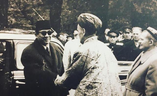 Bung Karno ketika tiba di Rusia pada 1956. (Foto: Dok Sejarah)
