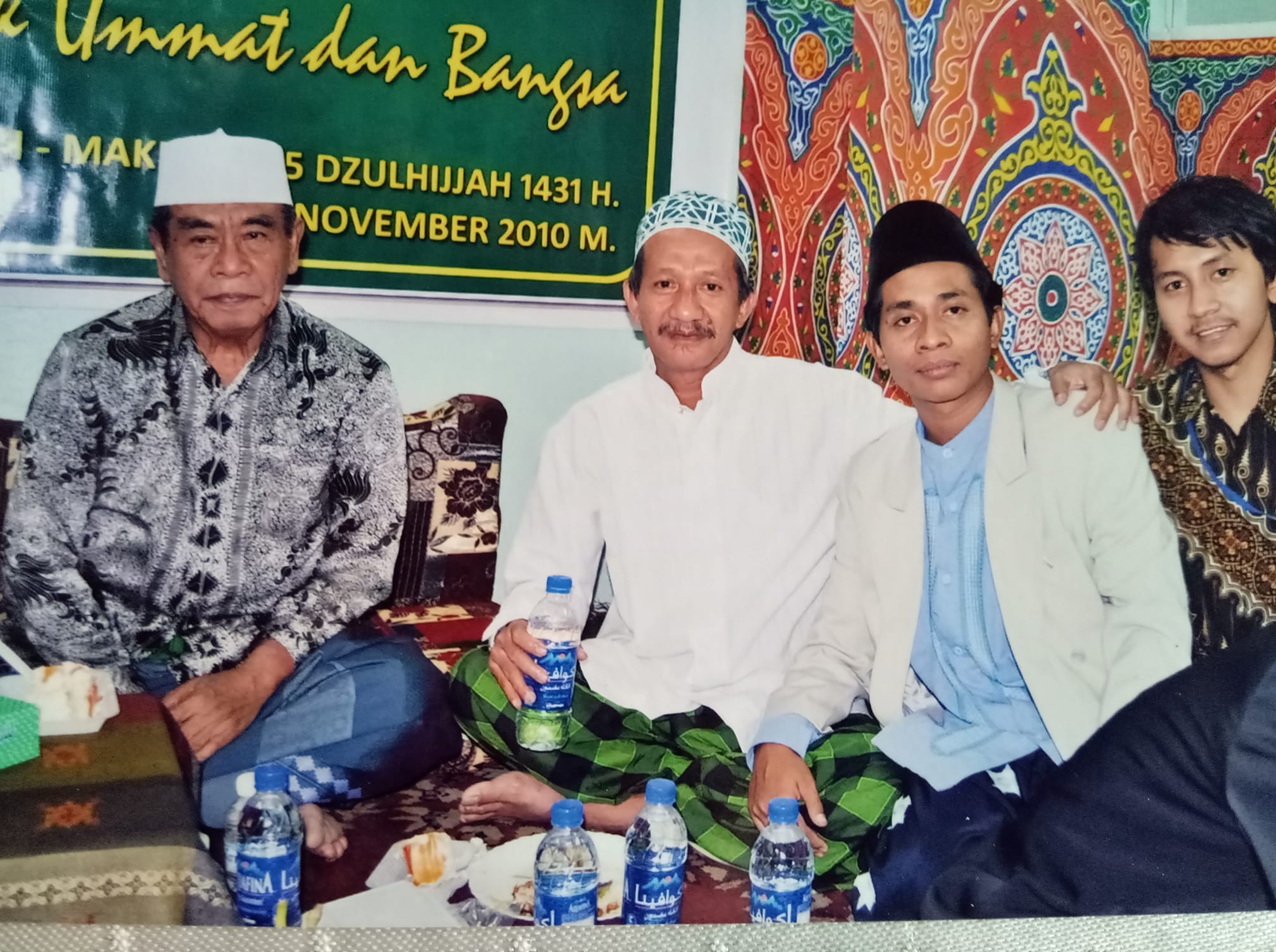 Gus Ali bersama KH Zainuddin Djazuli (kiri). (Foto: Istimewa)