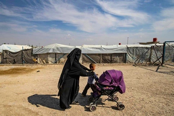 Kamp Al-Hol di Suriah menjadi tempat tinggal keluarga dari anggota ISIS. (Foto: AFP)
