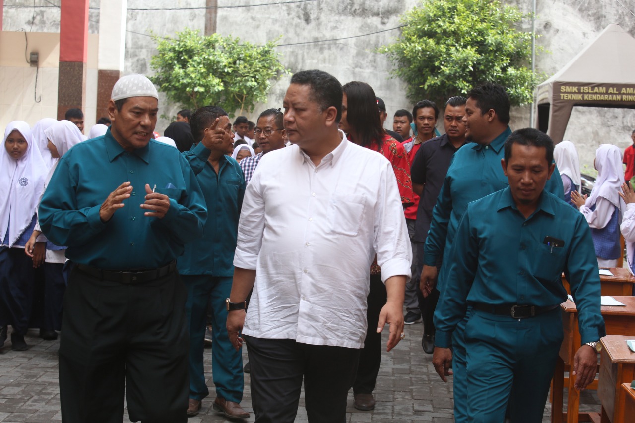 Wakil Walikota Surabaya Whisnu Sakti Buana, tengah (Foto: istimewa)