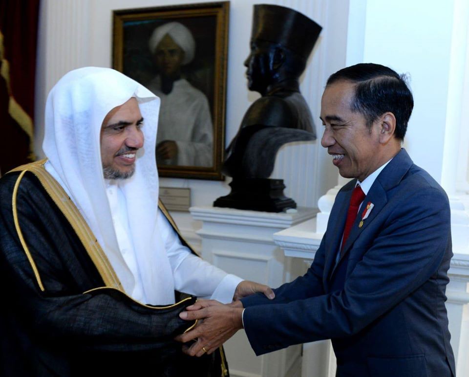 Sekretaris Jenderal Rabitah Al-Alam Al-Islamy (Liga Muslim Dunia), Sheikh Mohammed Abdulkarim Al-Essa bersama Presiden Joko Widodo di Istana Negara, Jakarta. (Foto: Istimewa)
