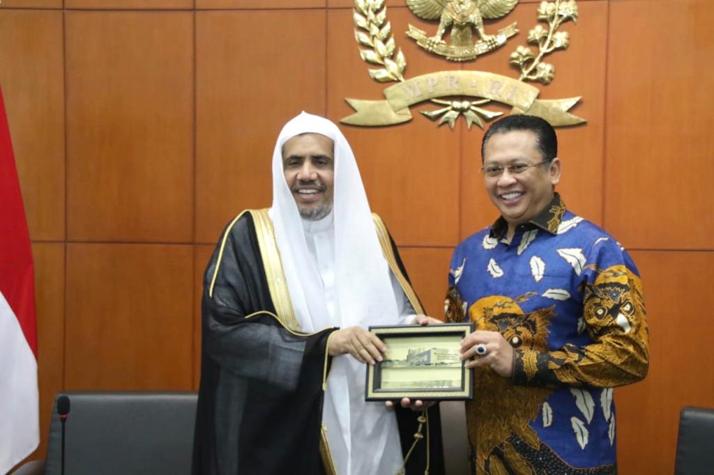 Bambang Soesatyo bersama Sekretaris Jenderal Liga Muslim Dunia, Rabithah Al Alam Al Islami H.E. Mr.  Sheikh Mohammed bin Abdulkarim Al Issa. (Foto: Istimewa)