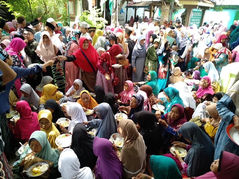 Antusiasme umat Islam mengikuti Pengajian Rutin di Pesantren Raudlatut Thalibin Rembang. (Foto: Istimewa)
