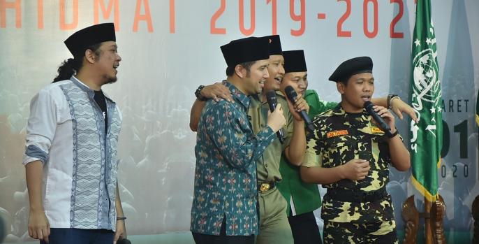 Bupati Pasuruan Irsyad Yusuf bersama Wakil Gubernur Emil Dardak dan Bupati Trenggalek Mohammad Nur Arifin nyanyi bersama. (Foto: Dok Humas)