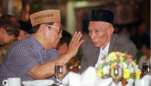 KH Abdurrahman Wahid dan KH Muhammad Ahmad Sahal Mahfudh, almaghfurlahum. (Foto: Istimewa)