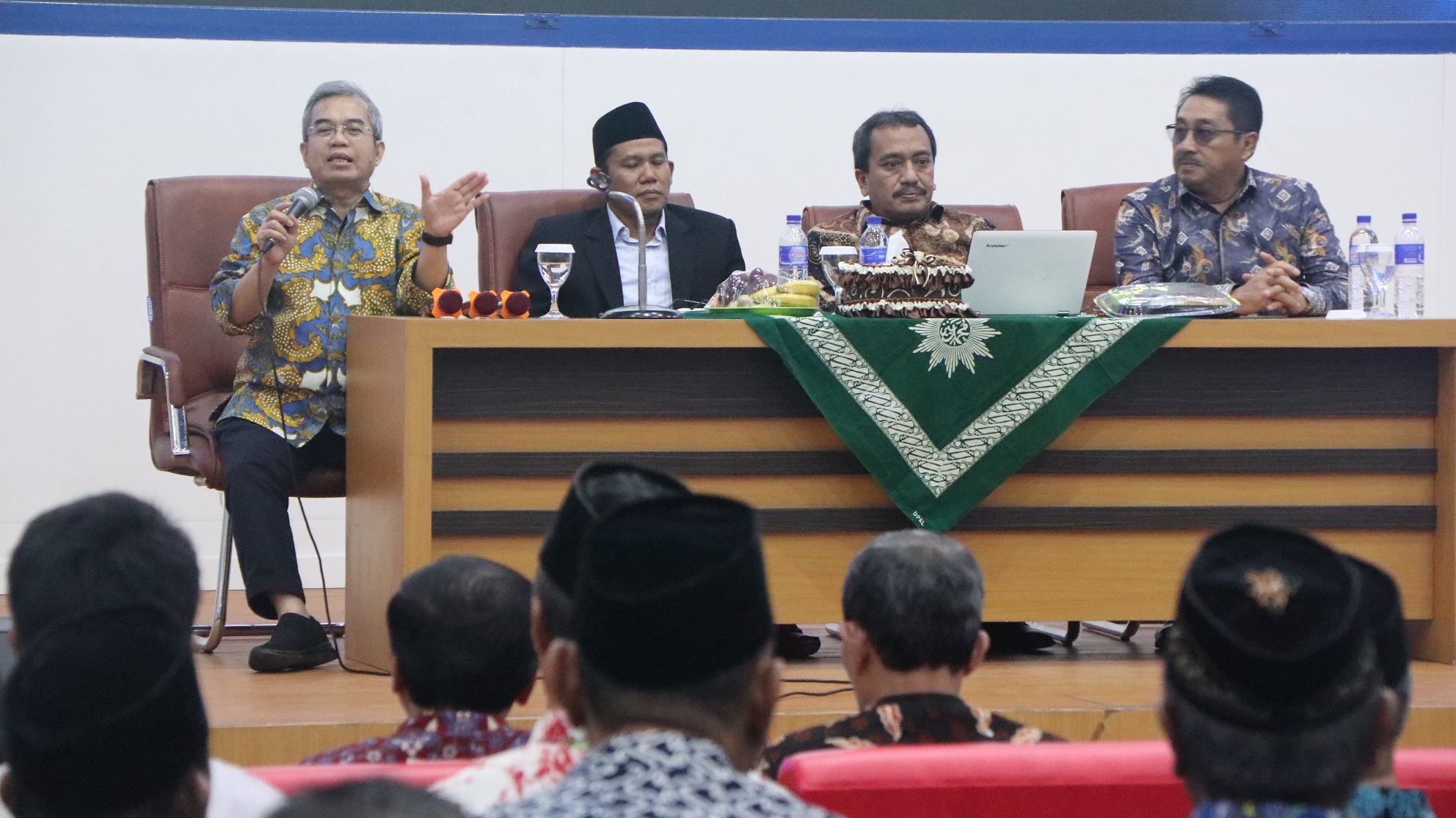 Yudi Latif saat di Universitas Muhammadiyah Sidoarjo (Umsida). (Foto: Istimewa) 