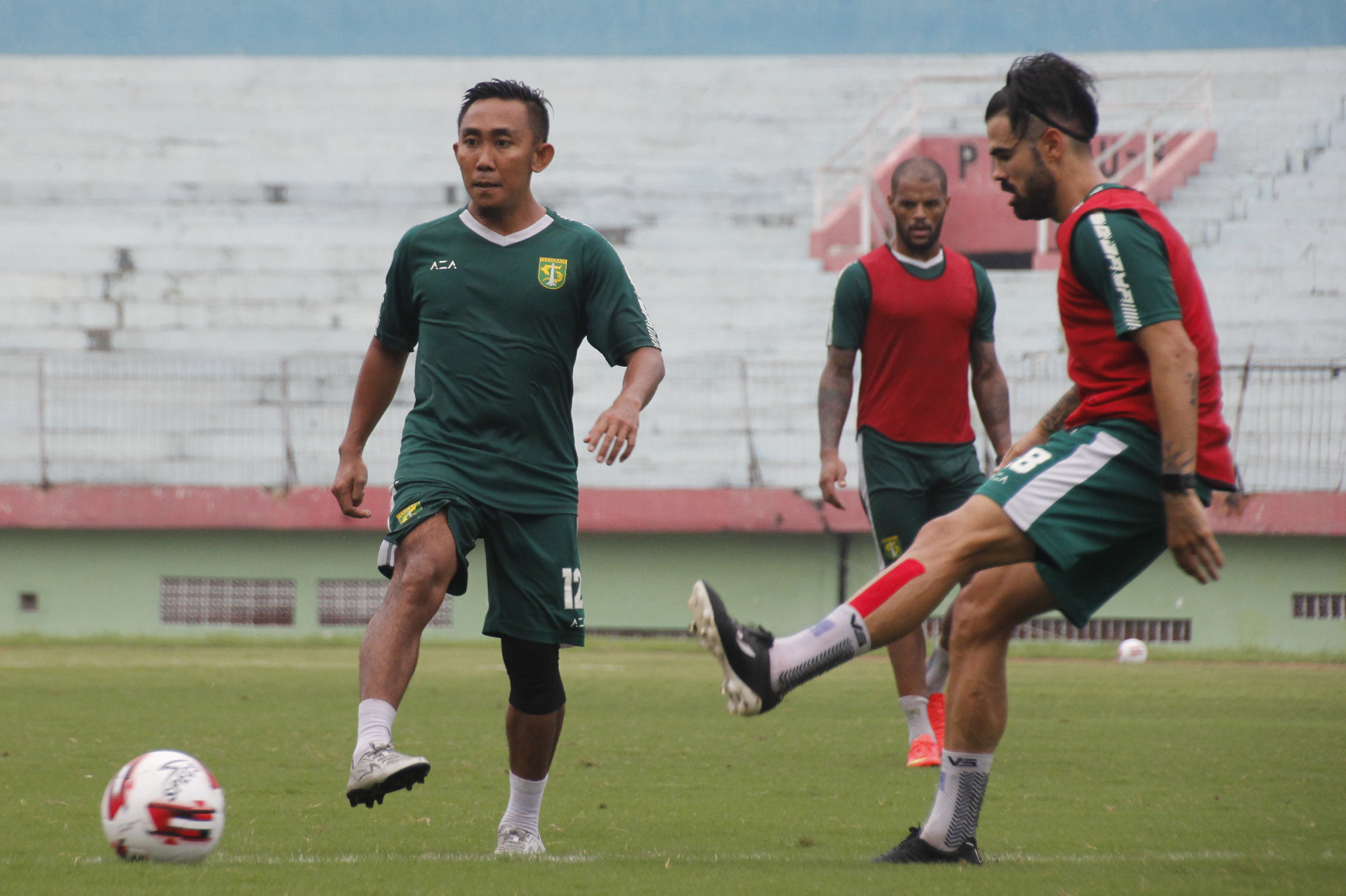 Pemain Persebaya saat melaksanakan latihan di Stadion Gelora Delta, Sidoarjo, Rabu 4 Maret 2020.  (Foto: Fariz Yarbo/Ngopibareng.id)