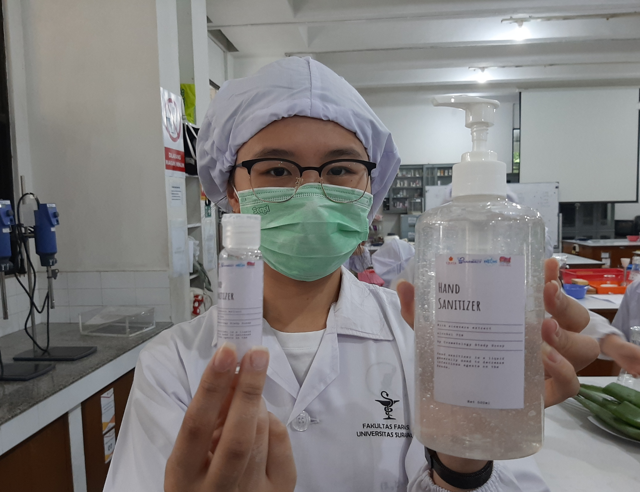 Hand sanitizer buatan mahasiswa Ubaya dari ekstrak lidah buaya. (Foto:Pita/Ngopibareng.id)