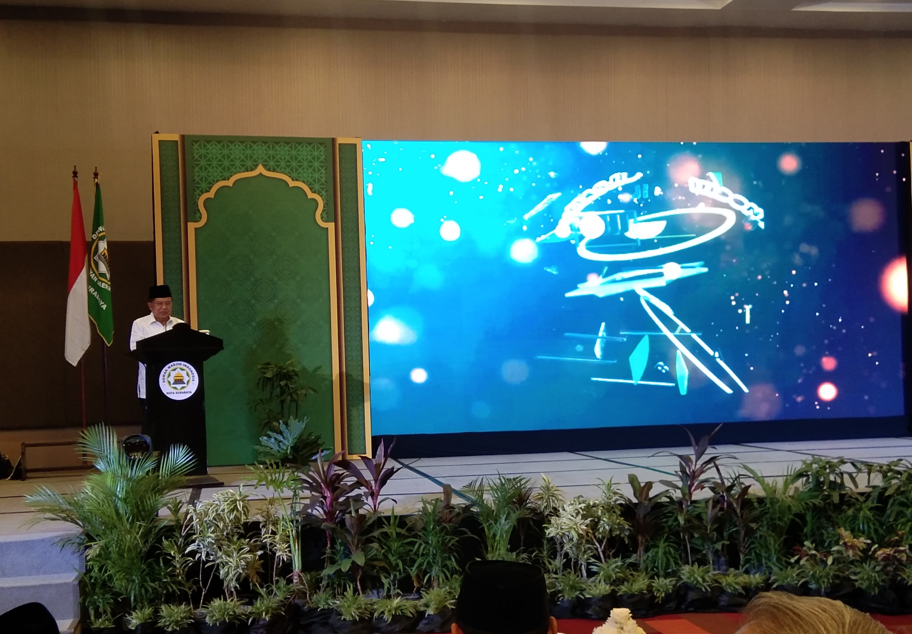 Jusuf Kalla Ketua PP DMI saat memberikan sambutan dalam pelantikan pengurus DMI Surabaya (Foto: Ni'am Kurniawan/Ngopibareng.id)