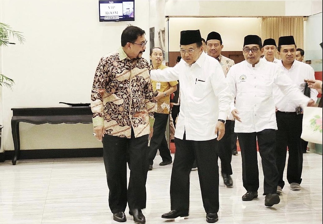 Mahfudz Arifin saat bertemu Ketum DMI Jusuf Kalla di Dyandra Convex Surabaya. (Foto Istimewa)