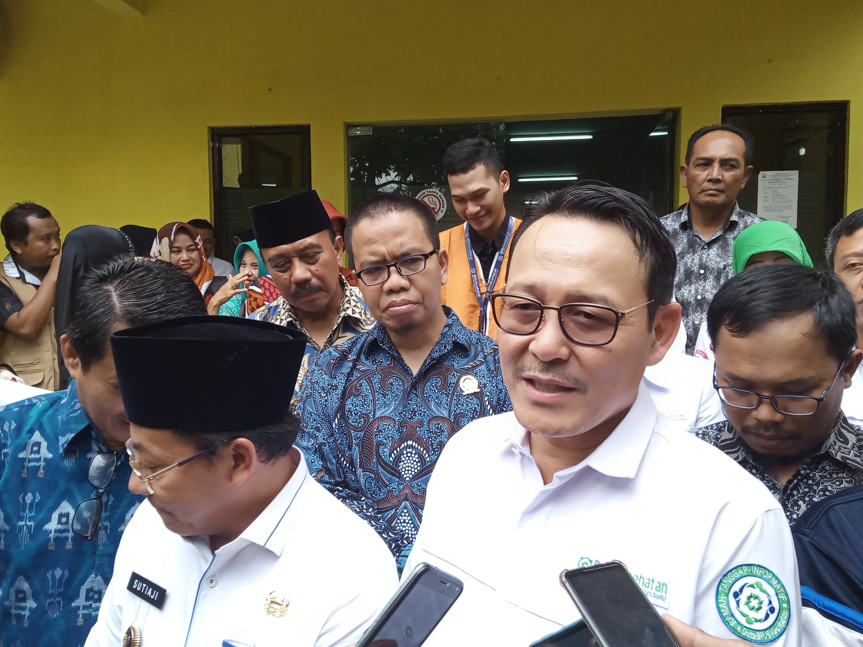 Direktur Utama (Dirut) BPJS Kesehatan, Fachmi Idris saat diwawancarai di Kota Malang (Foto: Lalu Theo/Ngopibareng.id)