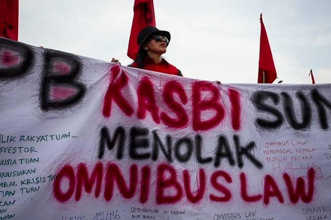 Unjuk rasa buruh menolak Omnibus Law. (Foto: Dok/Antara)