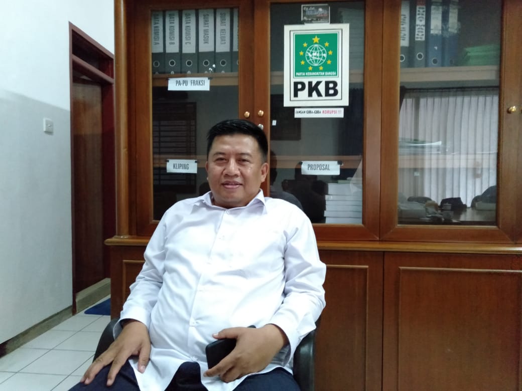 Sekretaris DPC PKB Kabupaten Malang, Muslimin saat berada di ruangannya (Foto: istimewa)