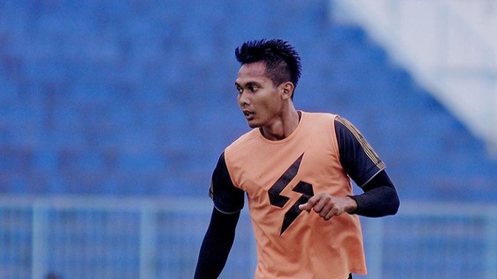 Kapten tim Arema FC, Hendro Siswanto, saat sesi latihan. (Foto: Instagram @hendro12siswanto)