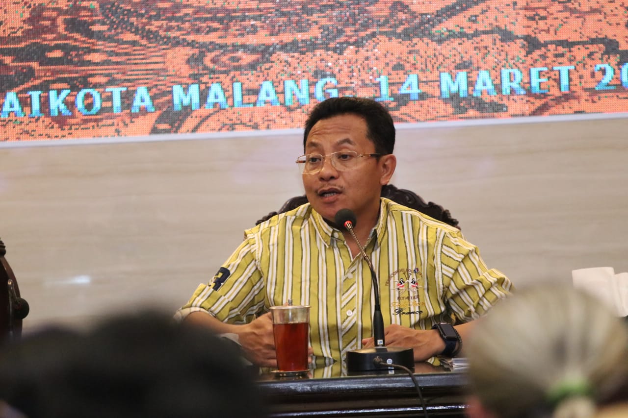 Walikota Malang Sutiaji saat memimpin rapat koordinasi terkait virus corona di Balai Kota Malang. (Foto: Istimewa)