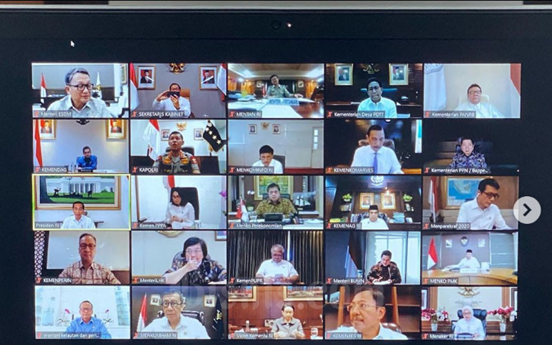Rapat terbatas Presiden Joko Widodo (Jokowi) bersama Wapres Ma'ruf Amin bersama para menteri menggunakan media video conference. (Foto: Istimewa)